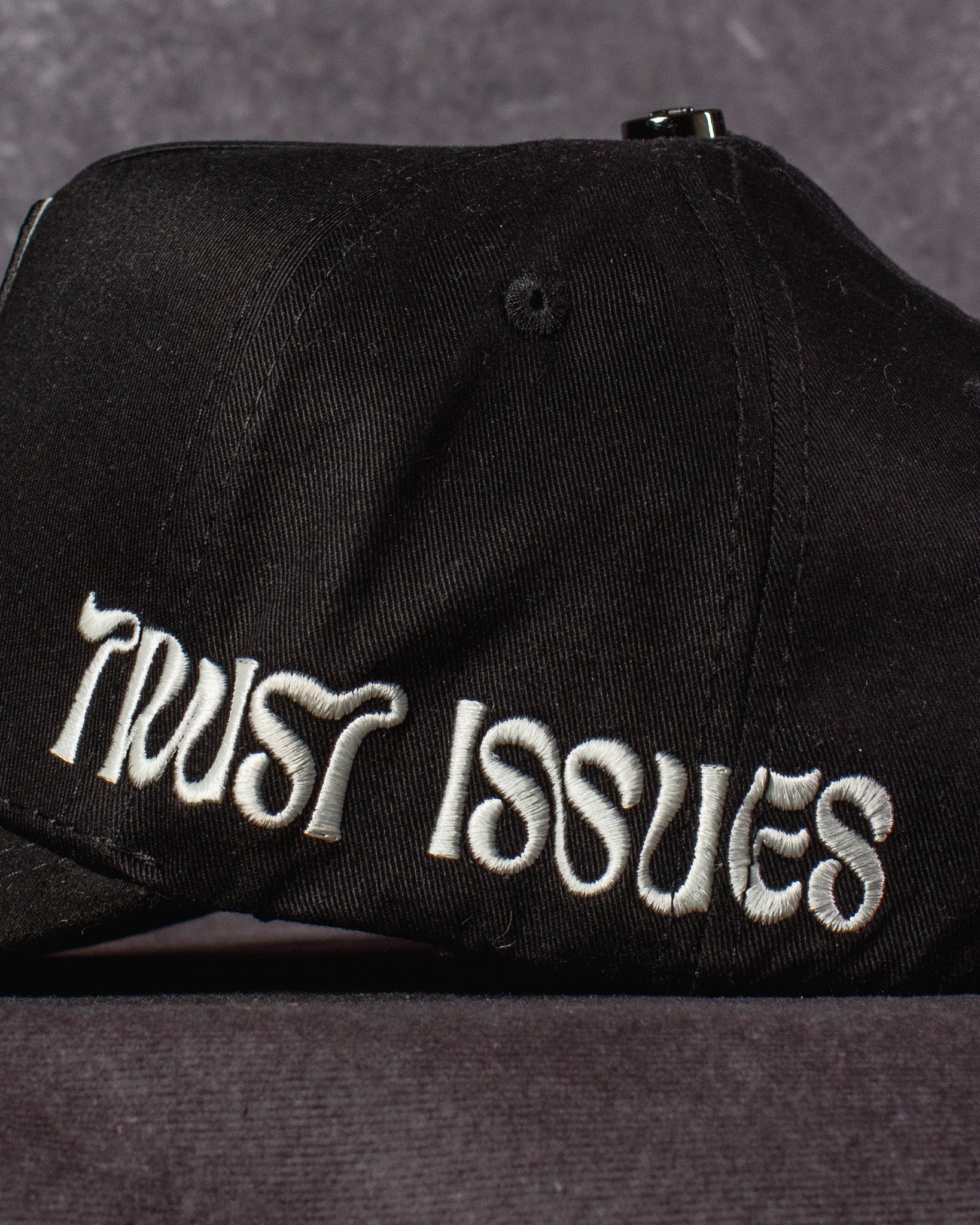 DREAMER HATS TRUST NOBODY
