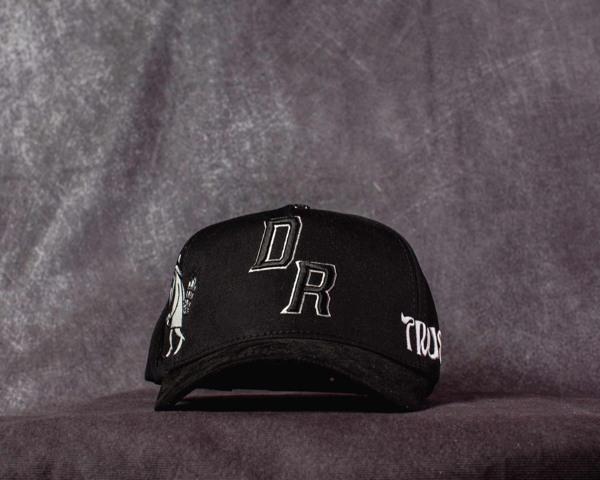 DREAMER HATS TRUST NOBODY