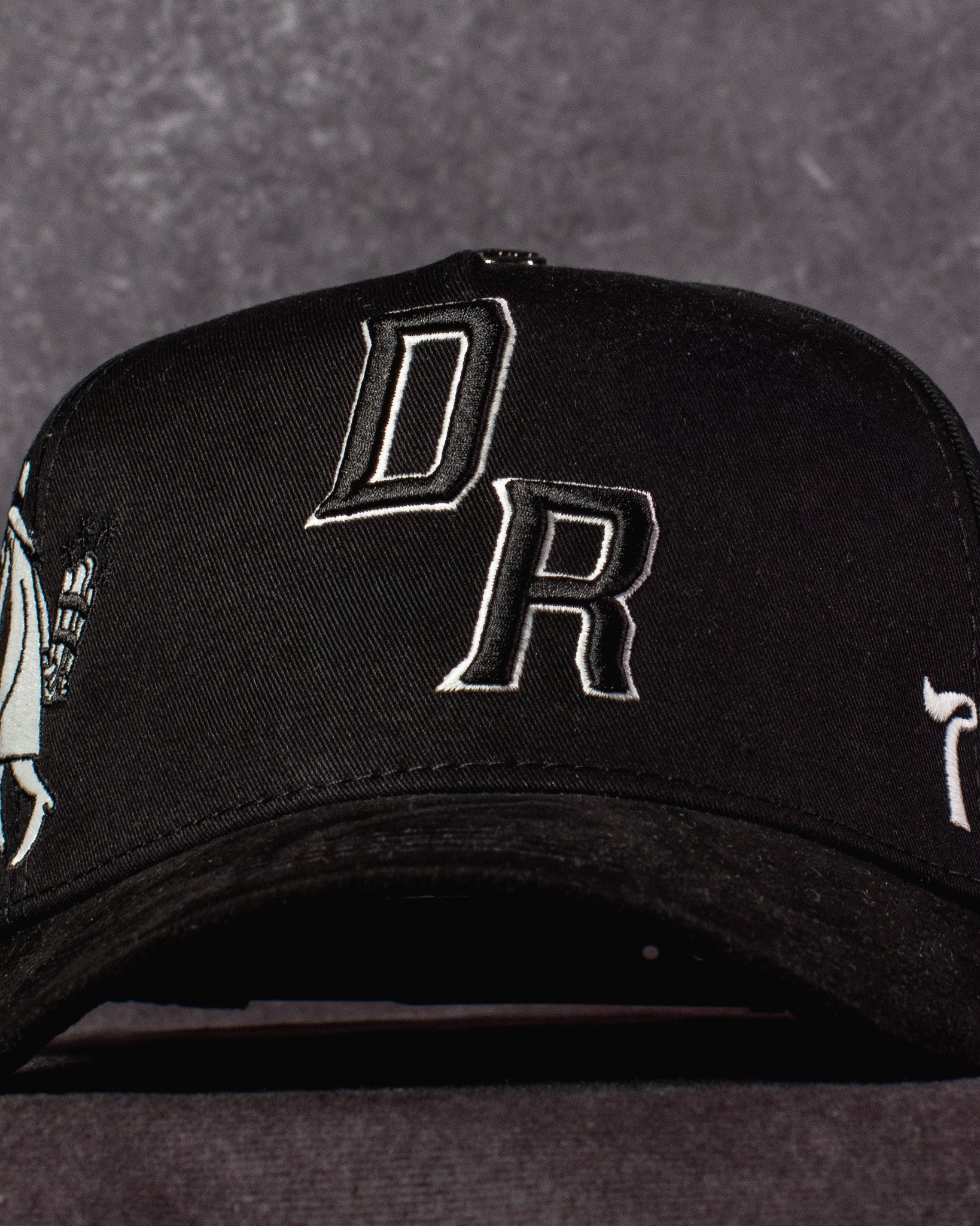 DREAMER HATS TRUST NOBODY