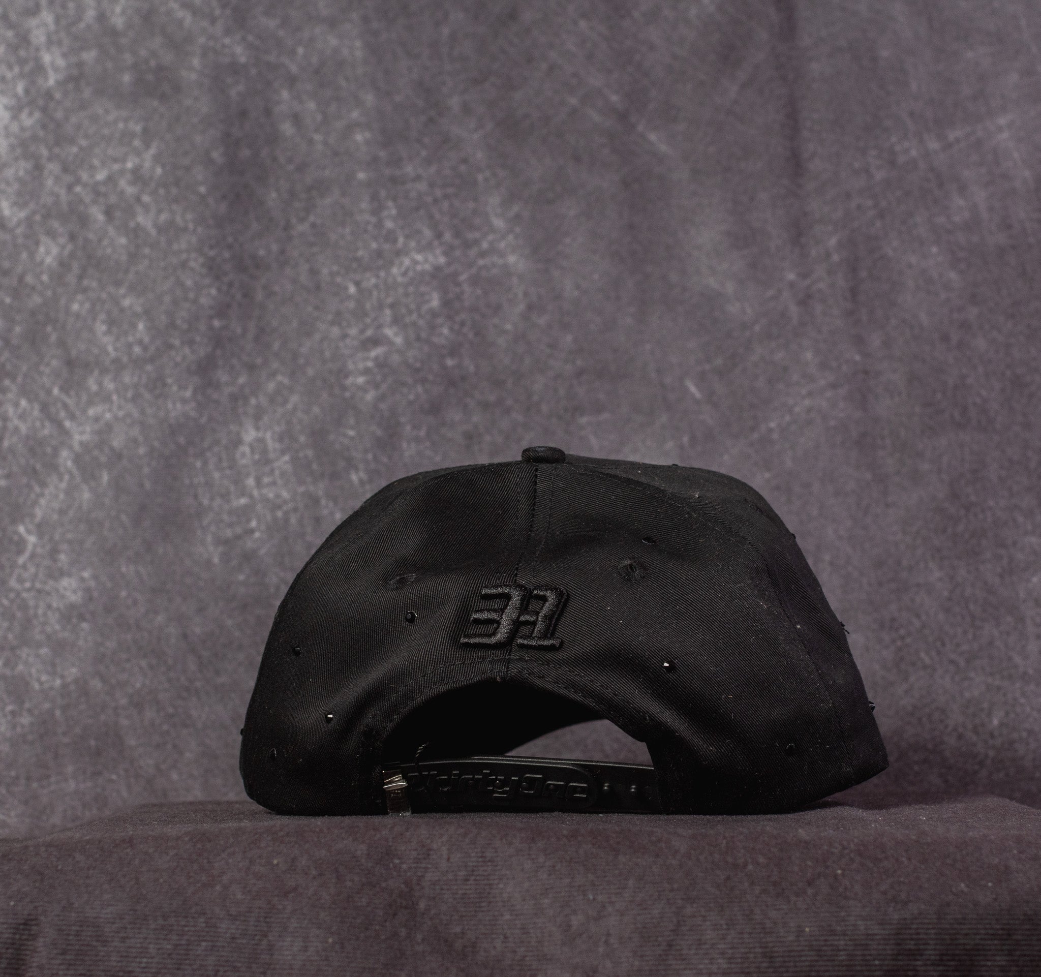 31 Hats Full black
