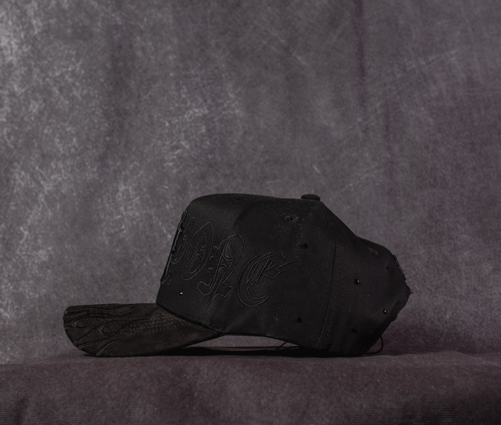 31 Hats Full black