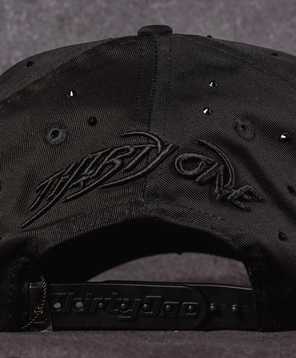 31 Hats Total Black